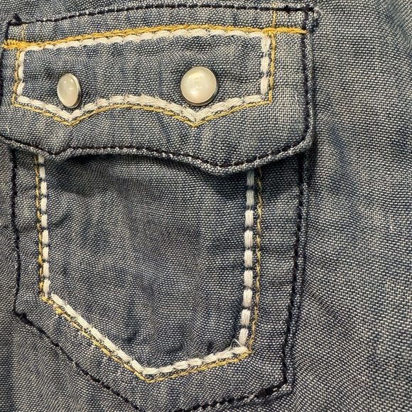 Miss Me Chambray Embellished Pearl Snap Short Sleeve Western Top / small - Picture 3 of 16